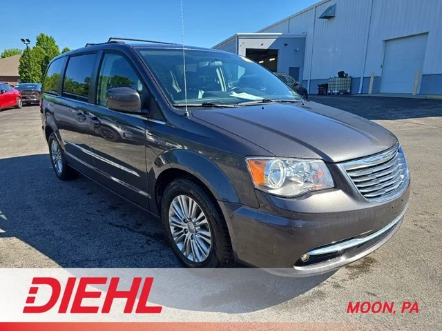 2016 Chrysler Town & Country Touring-L