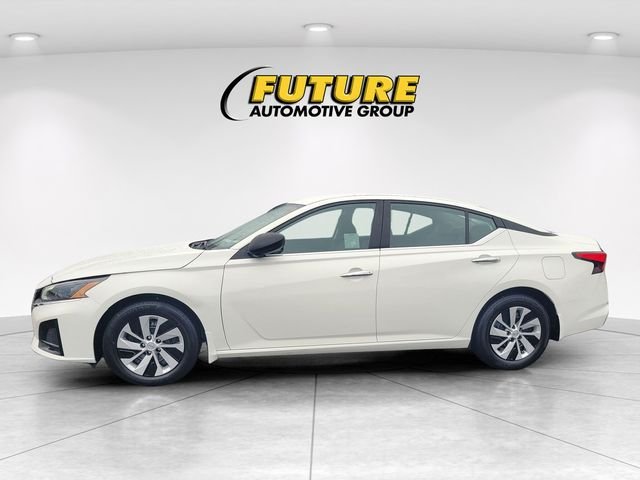 Used 2025 White Nissan 2.5 S image 6