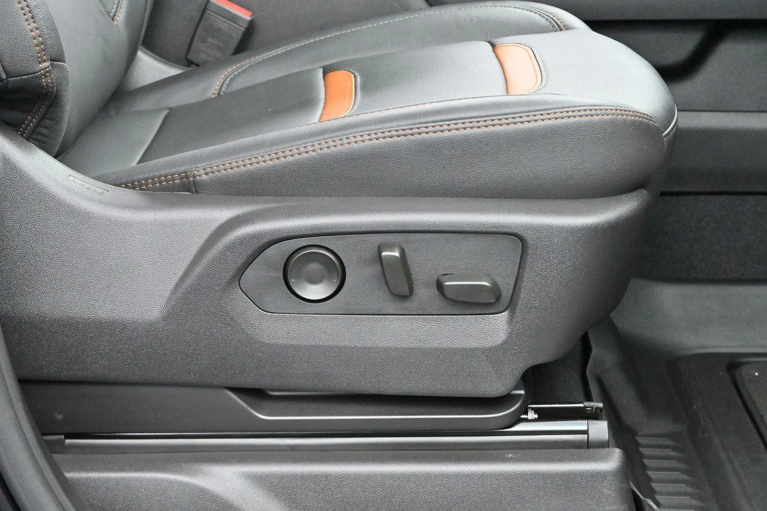 Used 2025 Onyx Black GMC AT4 image 33