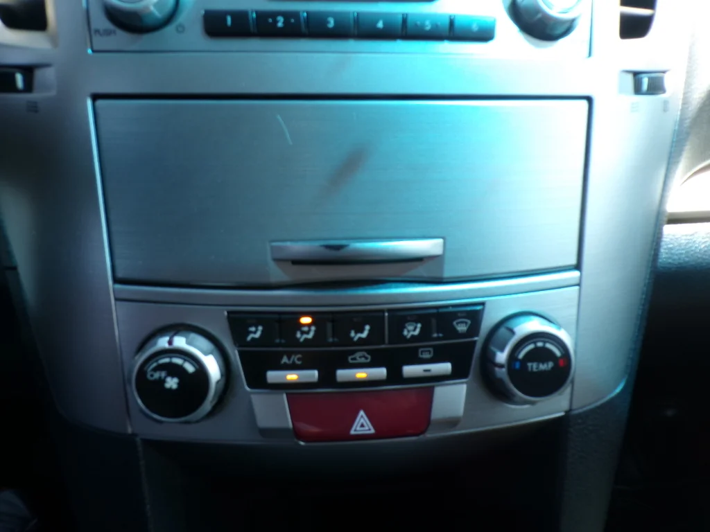 Used 2013 Twighlight Blue Metallic Subaru 2.5i Premium image 18