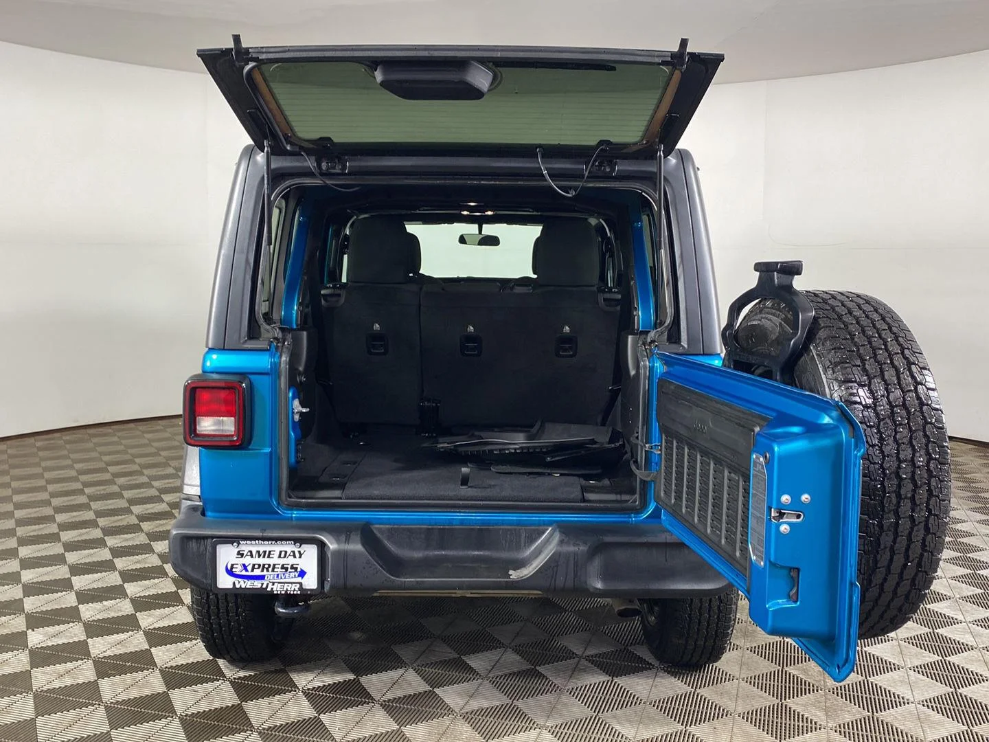 Used 2019 Bikini Pearlcoat Jeep Sport S image 26