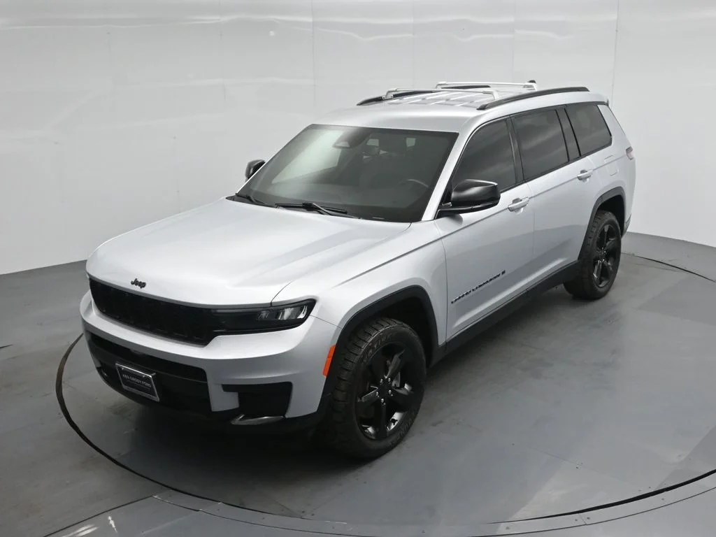 Certified Used 2021 Silver Jeep Altitude image 34