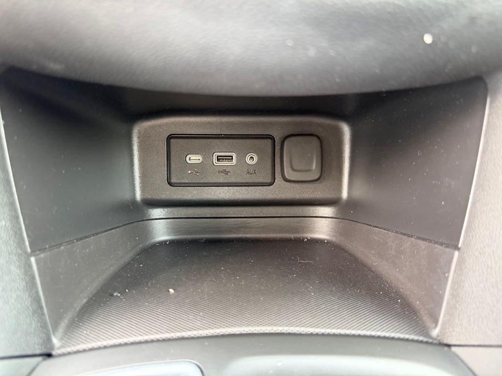 Used 2022 Silver Ice Metallic Chevrolet LT image 25