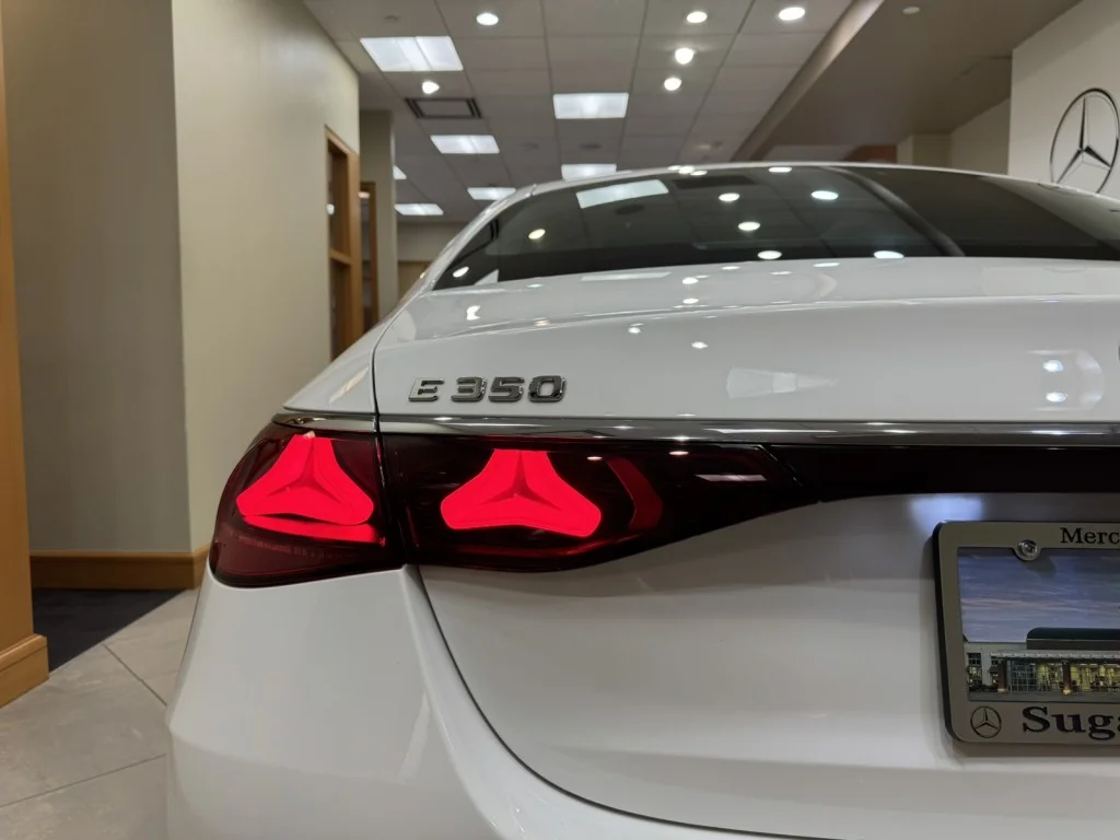 2025 Mercedes-Benz E-Class E350 - Photo 22