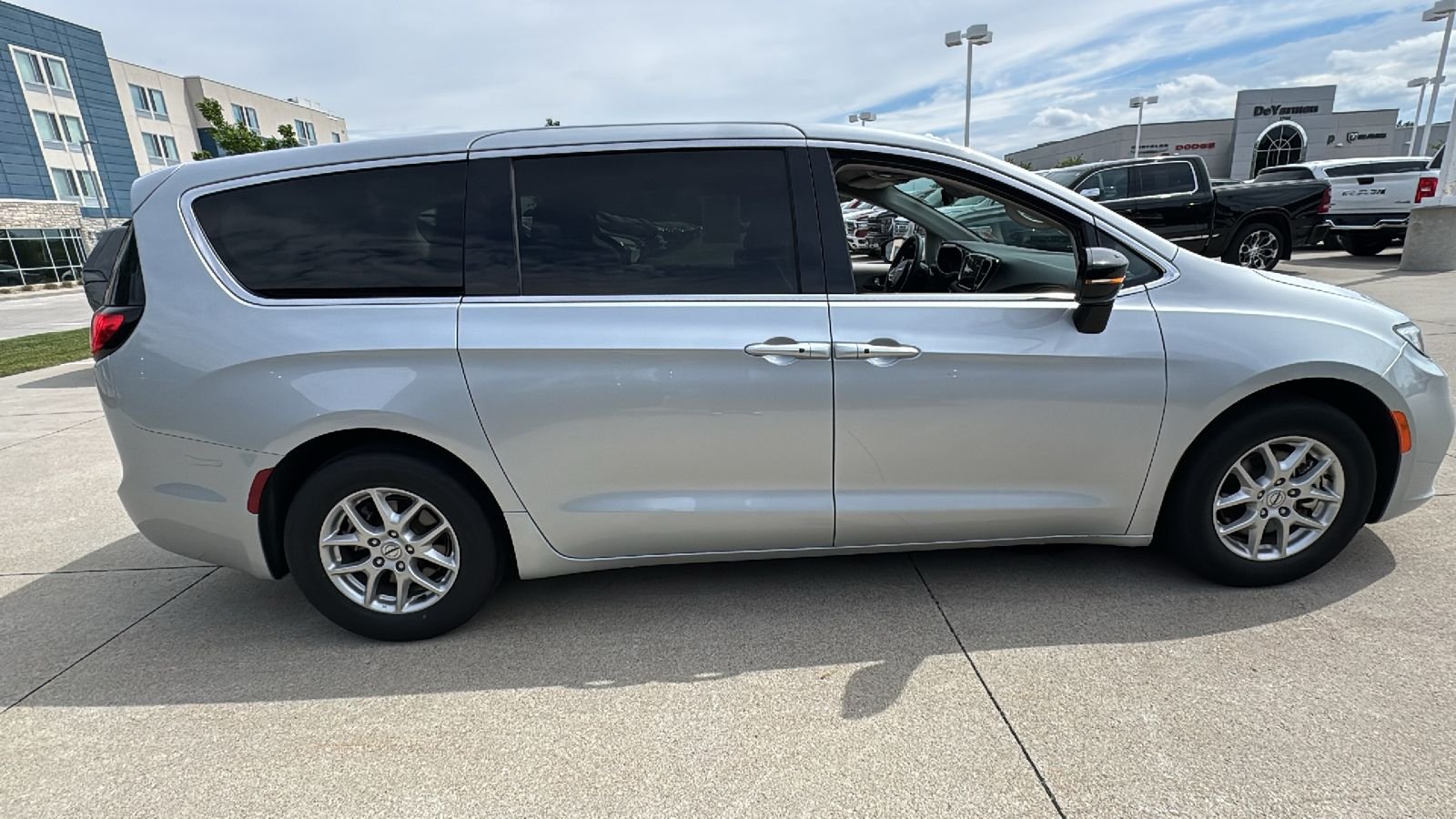 Used 2024 Silver Chrysler Touring L image 15