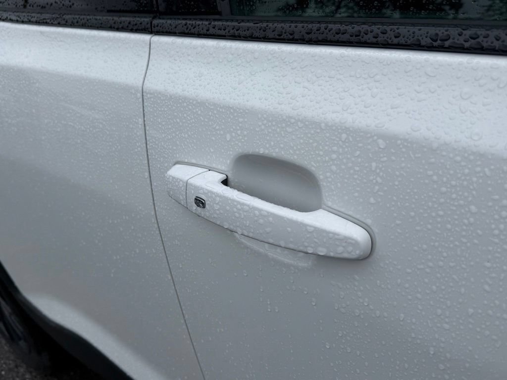 Used 2022 Summit White GMC SLE image 36