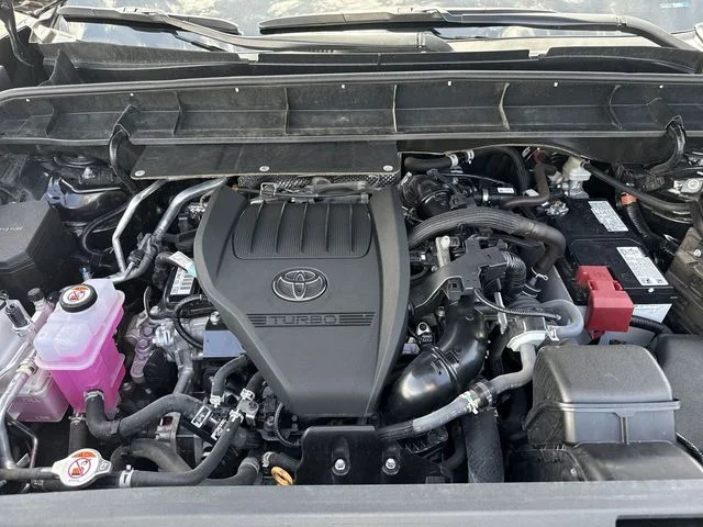 2025 Toyota Highlander LE - Photo 26