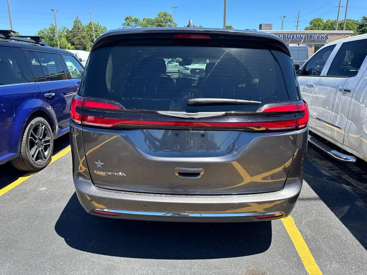 Used 2021 Granite Crystal Clearcoat Metallic Chrysler Touring L FWD image 10