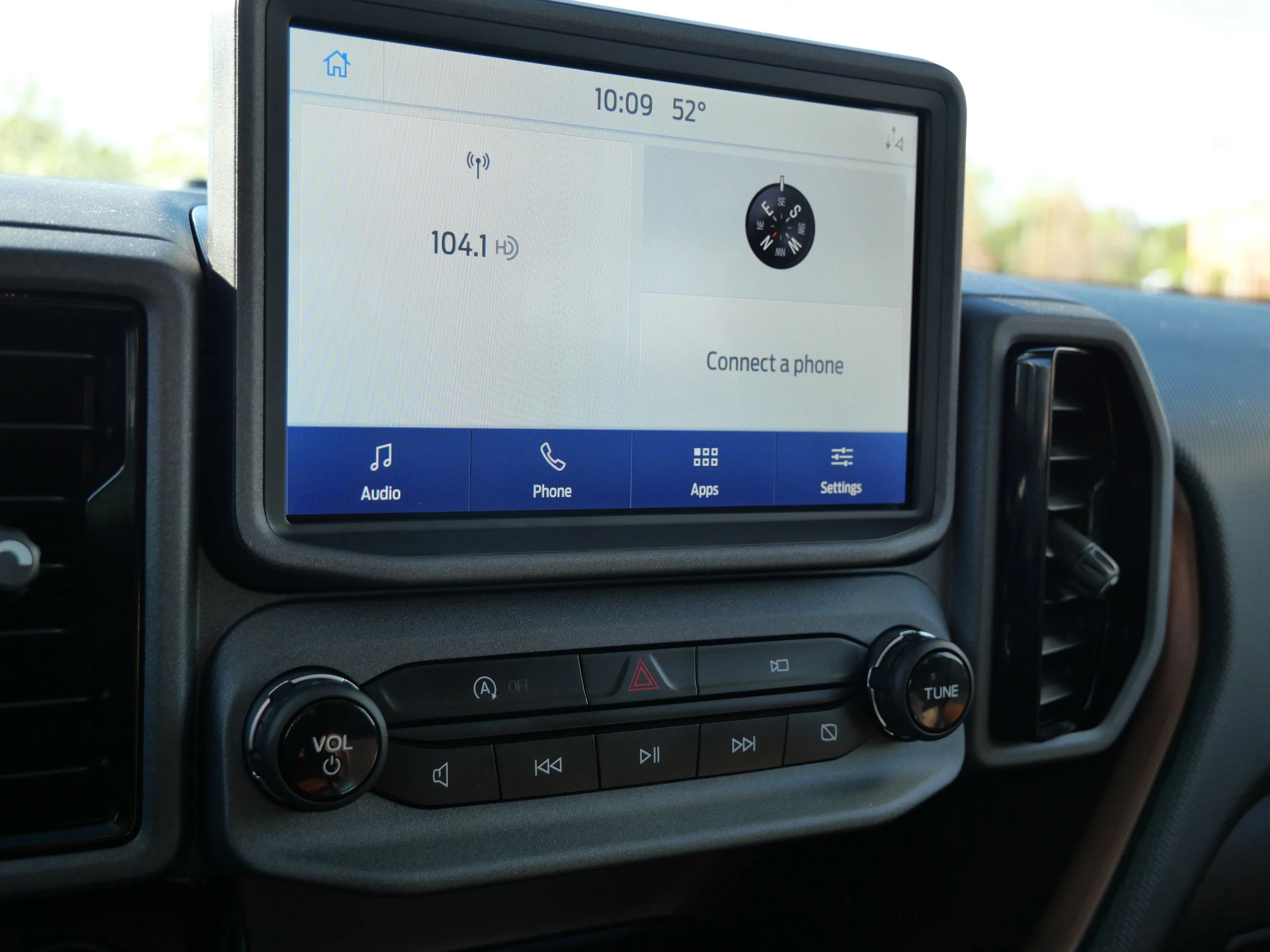Used 2024 Azure Gray Metallic Ford Badlands image 23