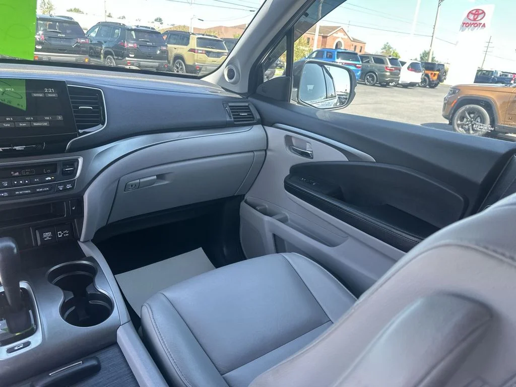 Used 2019  Honda EX-L image 11