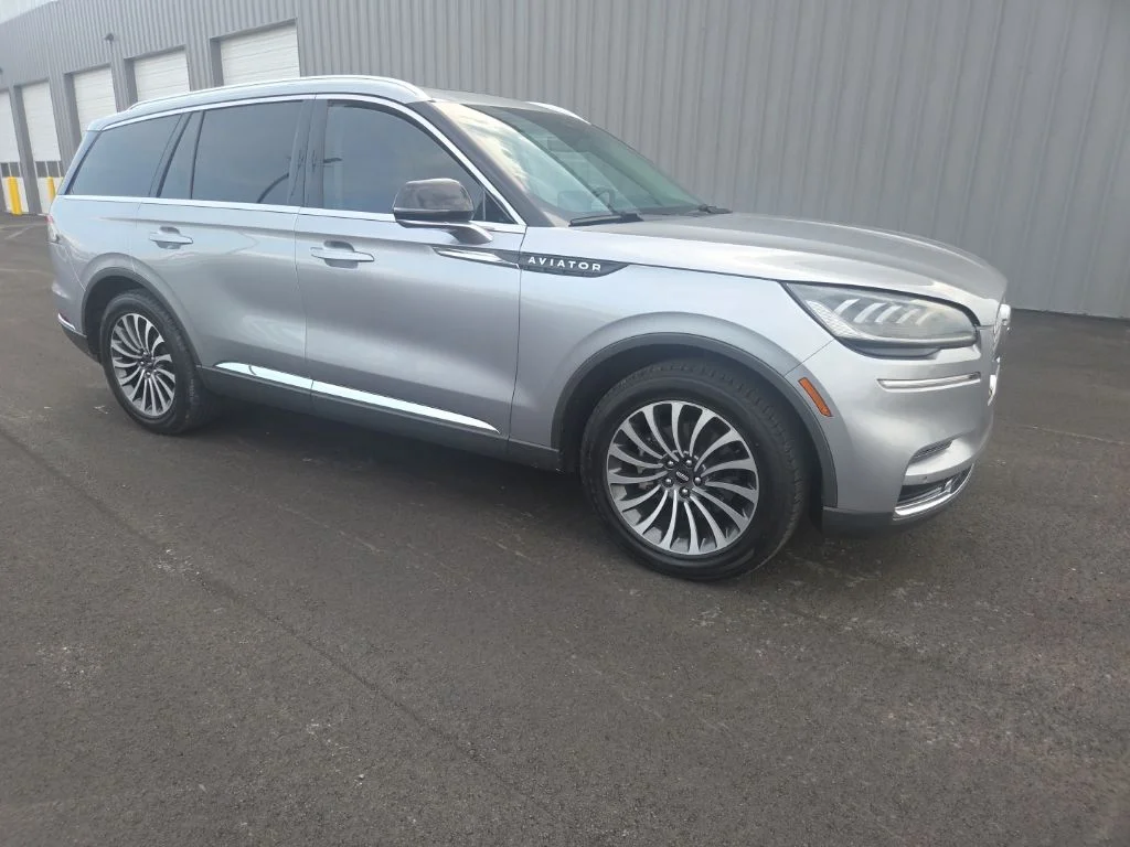 Used 2024 Silver Lincoln Premiere image 16