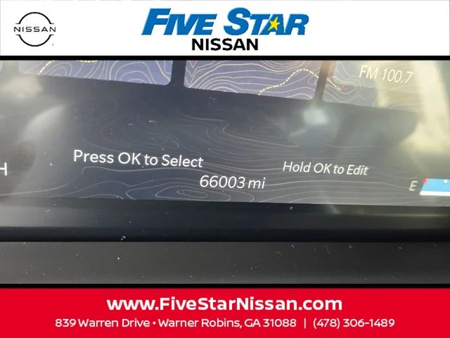 Used 2022 Silver Jeep Altitude image 26