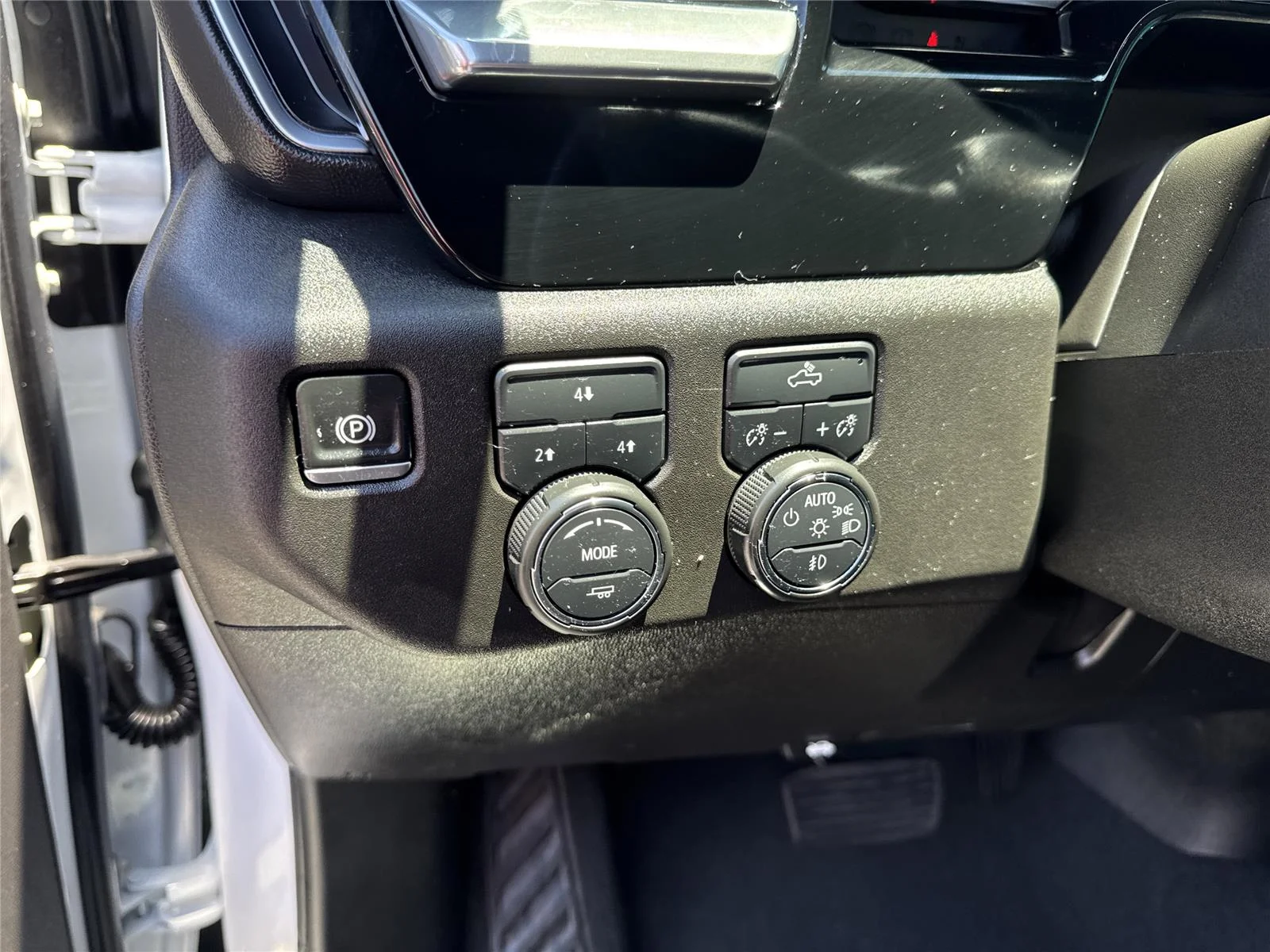 Used 2025 Summit White Chevrolet LT image 19