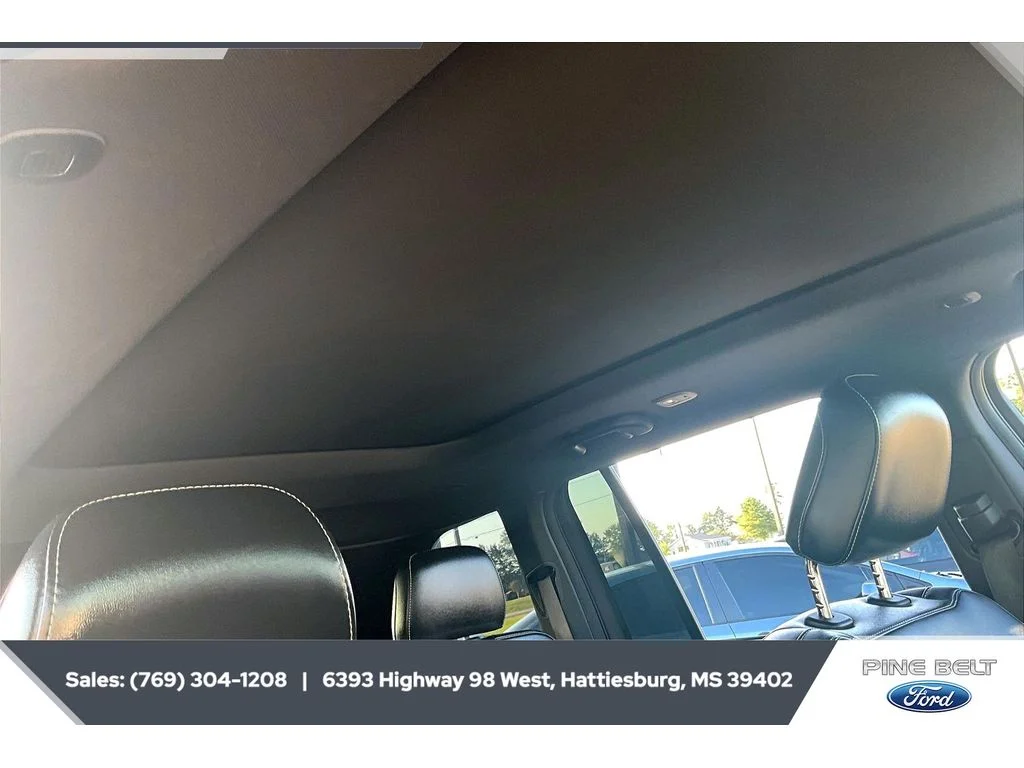 Used 2025 Velvet Red Pearlcoat Jeep Limited image 17
