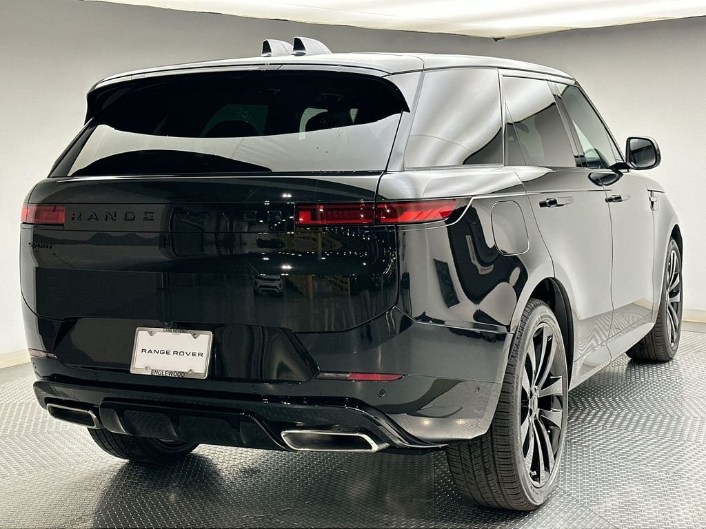 New 2026 Santorini Black Metallic Land Rover Dynamic SE image 3
