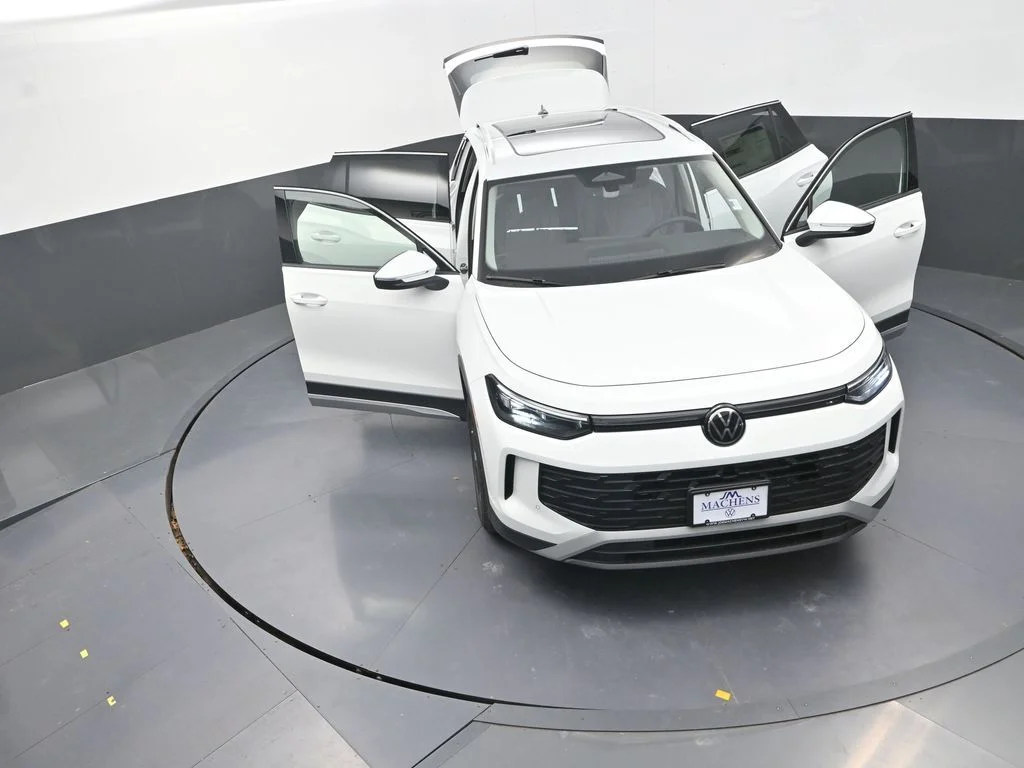 2026 Volkswagen Tiguan SE - Photo 31