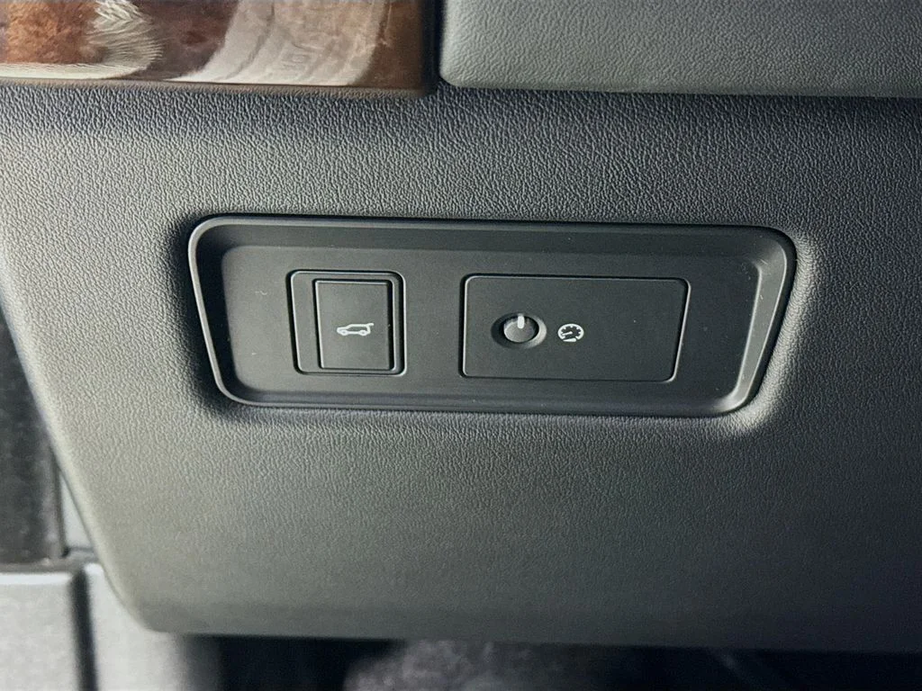Used 2020  Land Rover HSE image 11