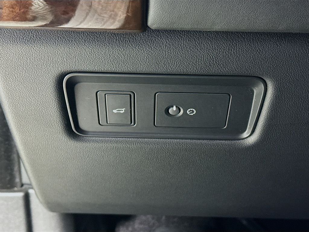 Used 2020 Black Land Rover HSE image 11