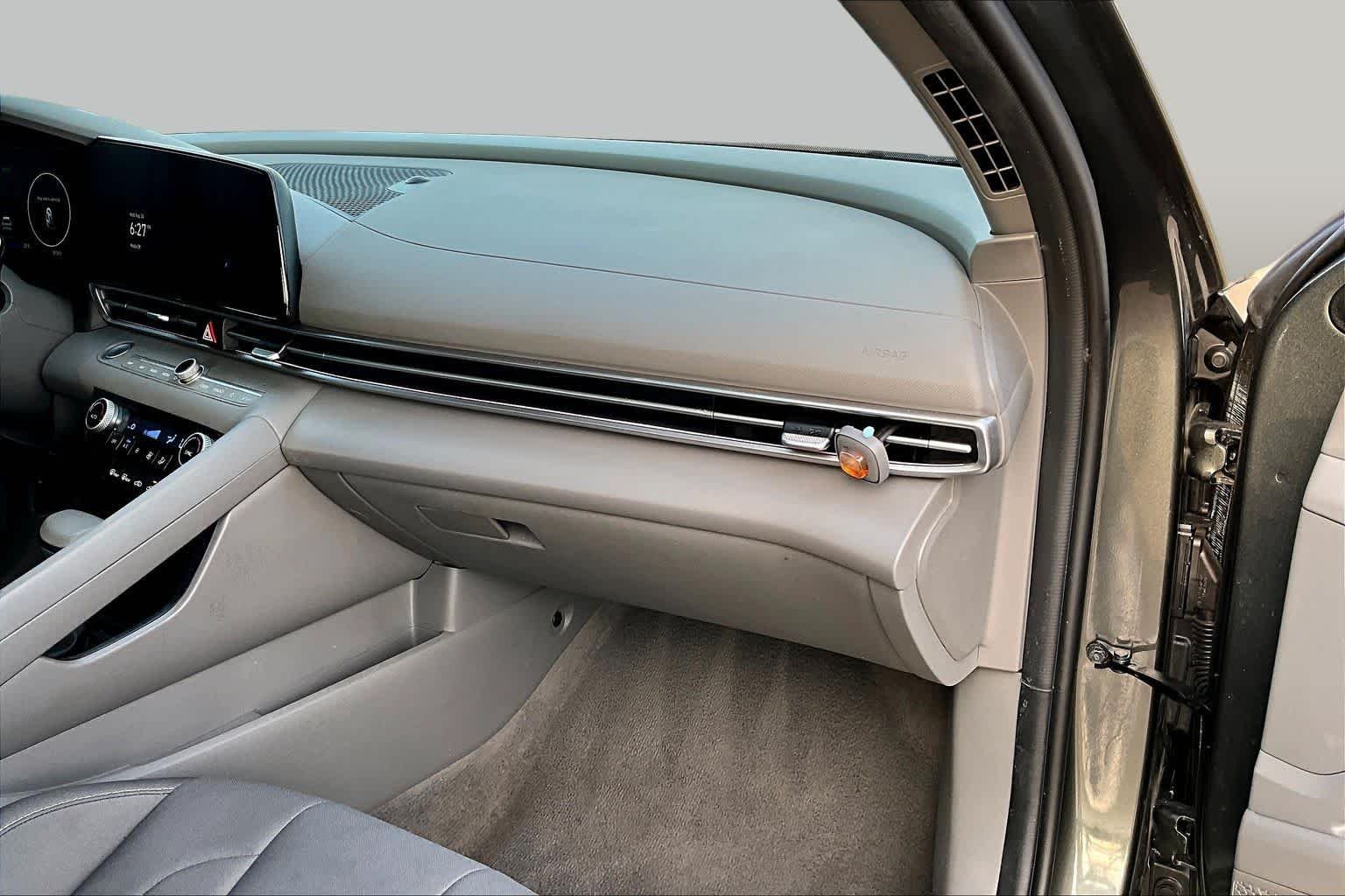 Used 2024 Amazon Gray Hyundai SEL image 19