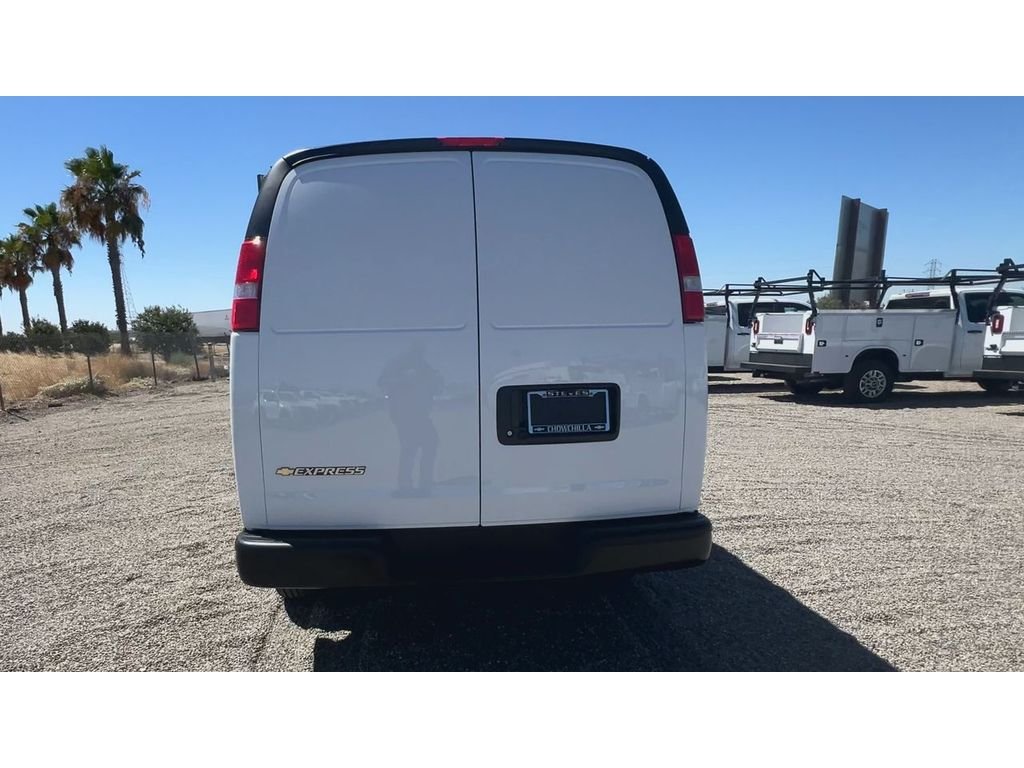 New 2026 Summit White Chevrolet 1WT image 12