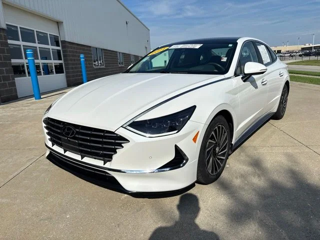 Used 2021 Hyper White Hyundai Limited image 3