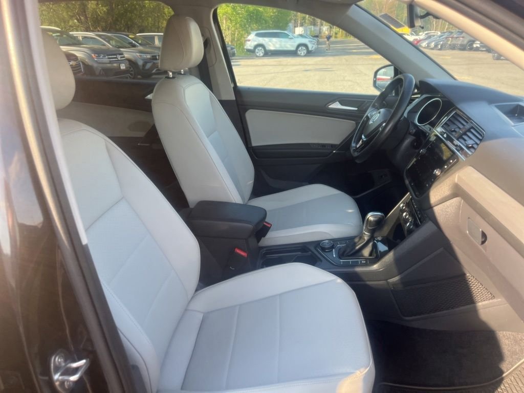 Used 2018 Black Volkswagen 2.0T SEL image 13