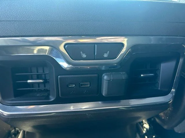 Used 2019 White GMC Denali image 21