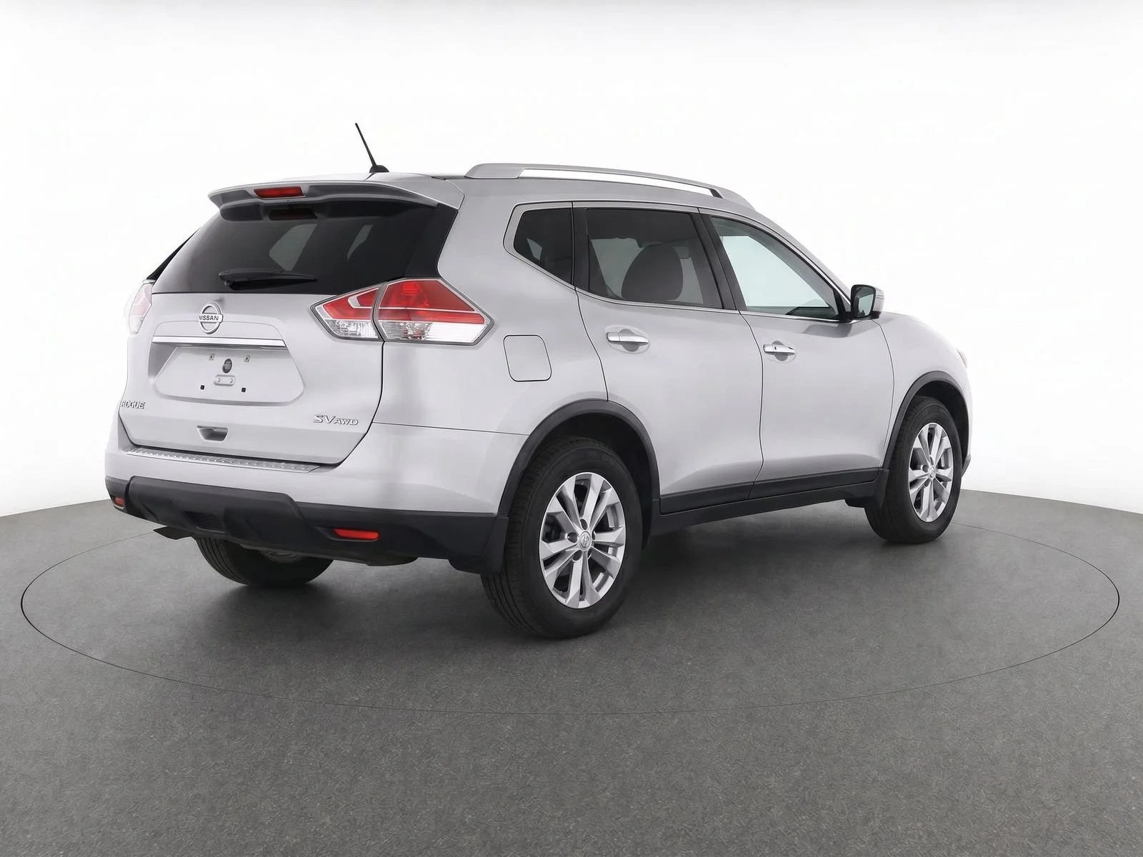 Used 2015 Brilliant Silver Nissan SV image 3