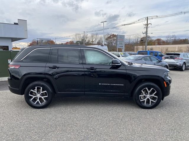 2024 Jeep Grand Cherokee Limited photo 2