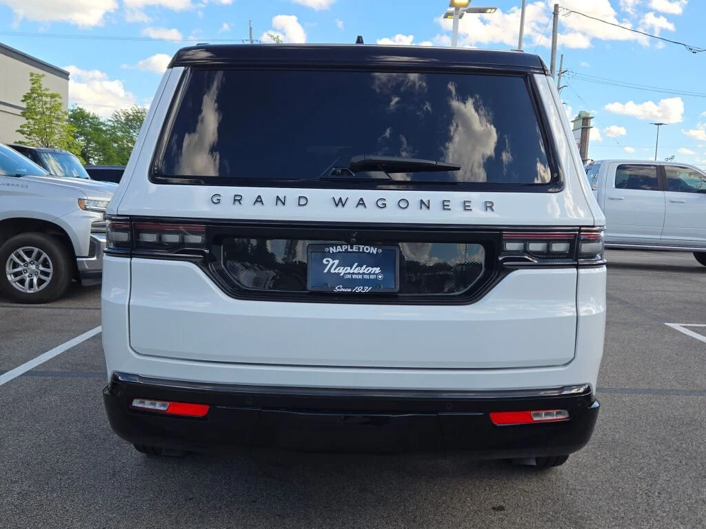Used 2025 White Jeep Series II image 17