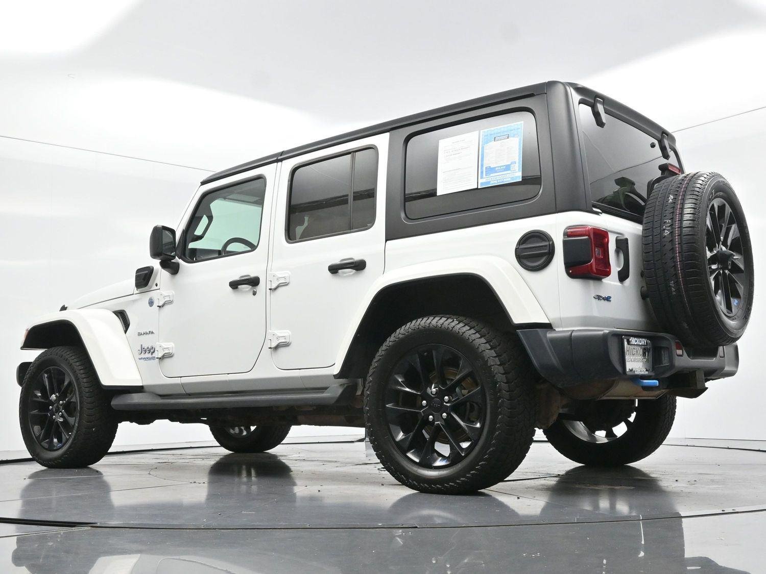 Used 2022 Bright White Clearcoat Jeep Unlimited Sahara image 50