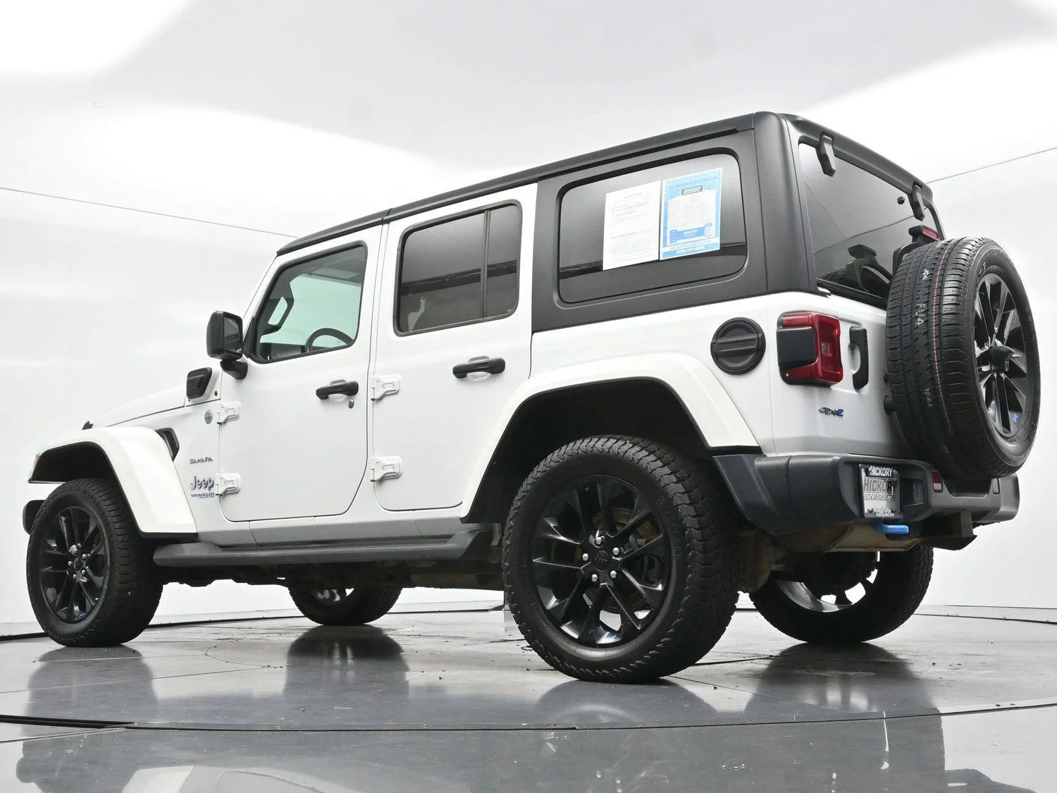 Used 2022 Bright White Clearcoat Jeep Unlimited Sahara image 50