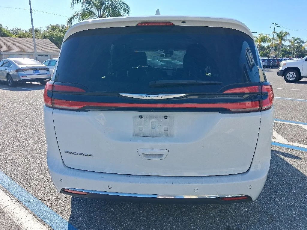 Used 2022 White Chrysler Touring L image 6