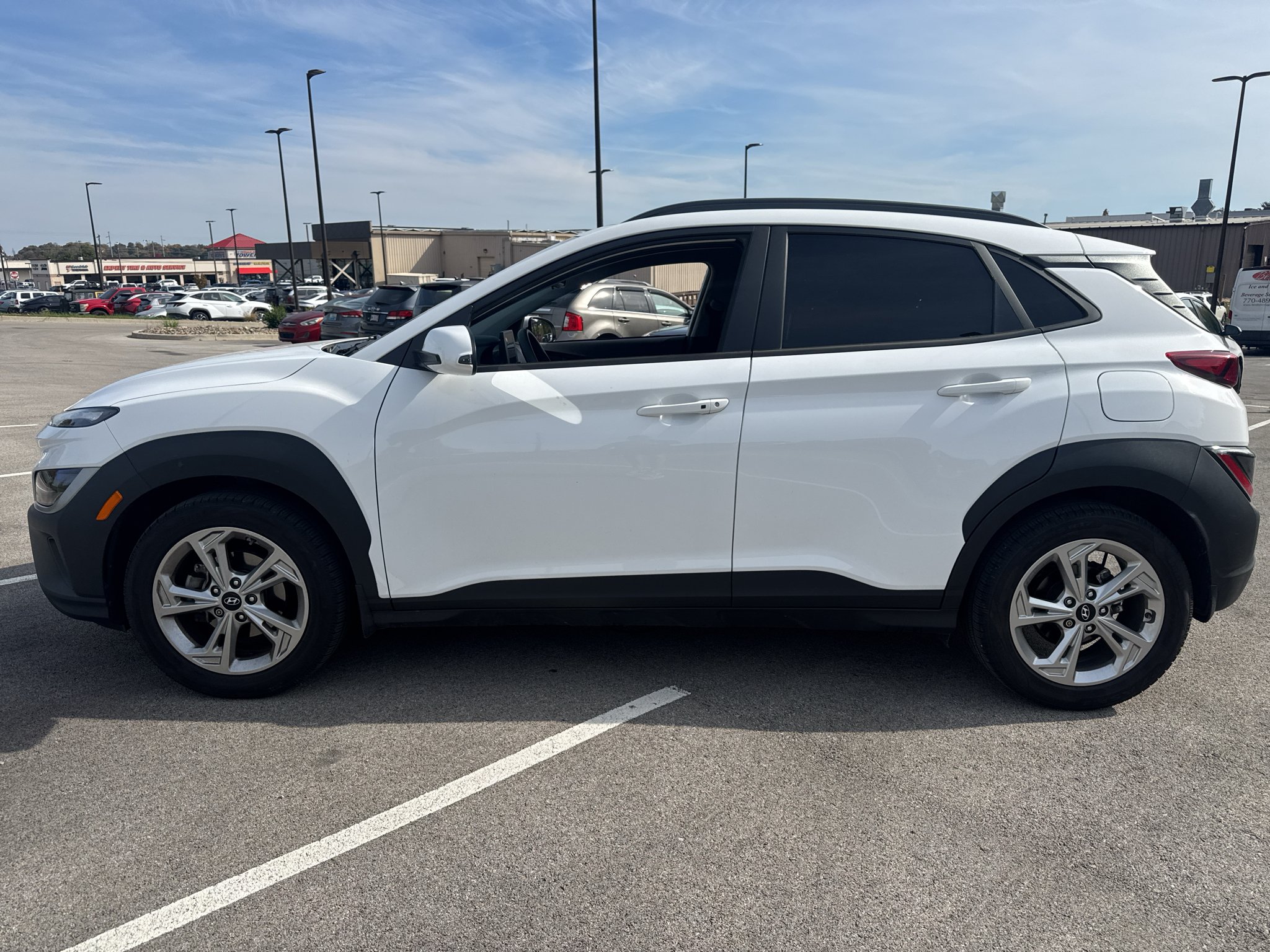 Used 2022 Lunar White Hyundai SEL image 6
