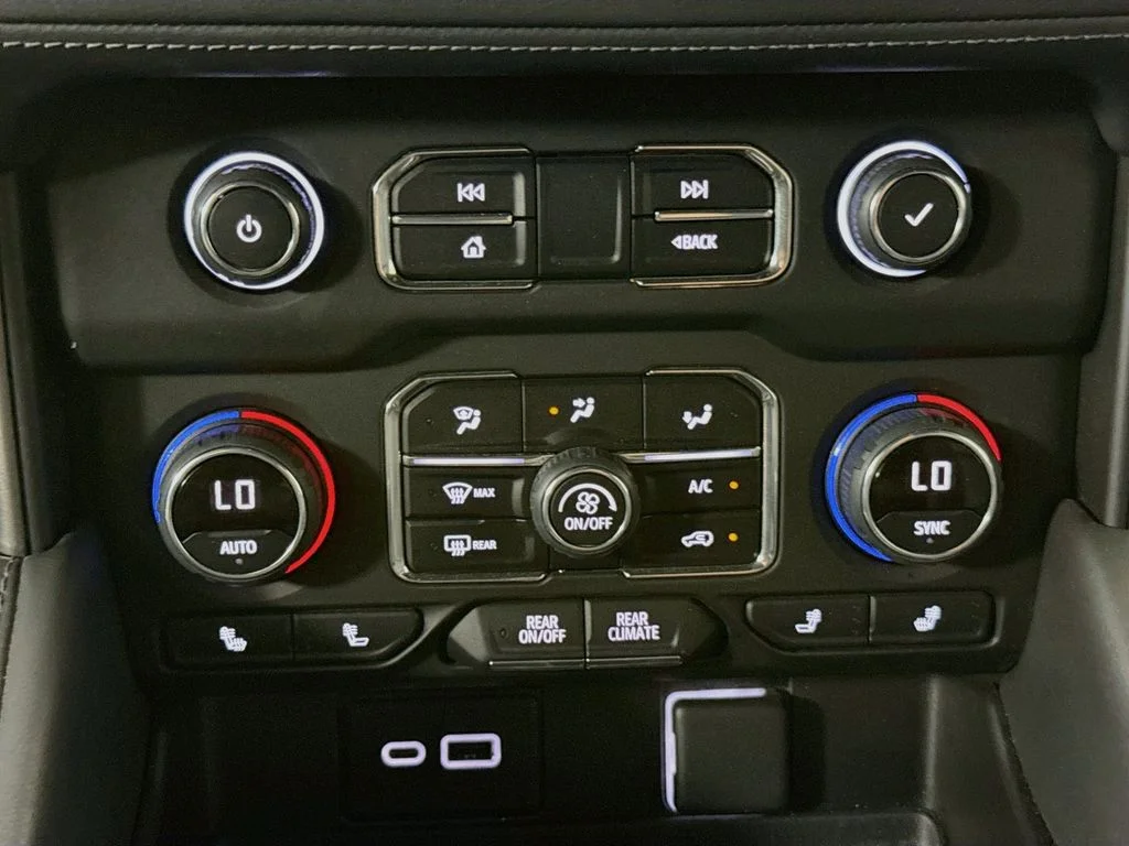 Used 2022 White Chevrolet Z71 image 15