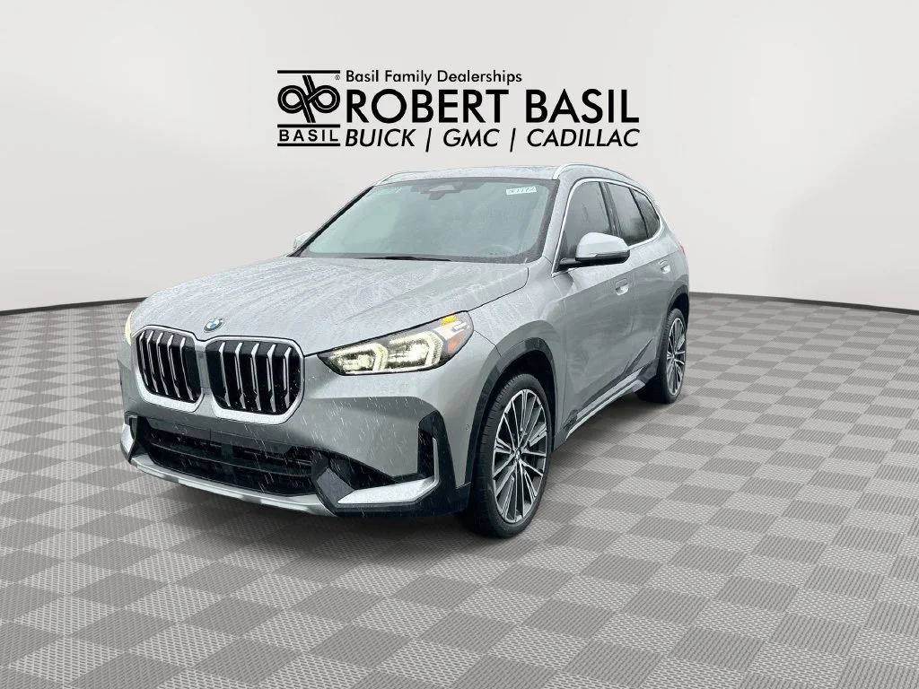 Used 2023 Silver BMW xDrive28i image 4