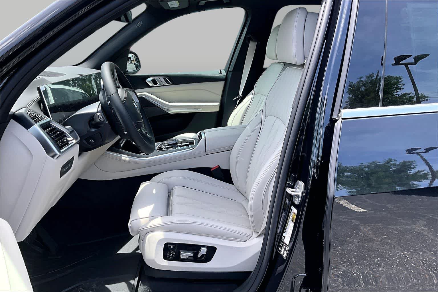 New 2026 Black Sapphire Metallic BMW xDrive40i image 9