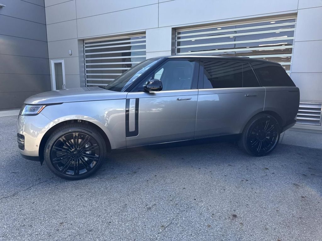New 2026 Flux Silver Ultra Mettalic Gloss Land Rover SE image 3
