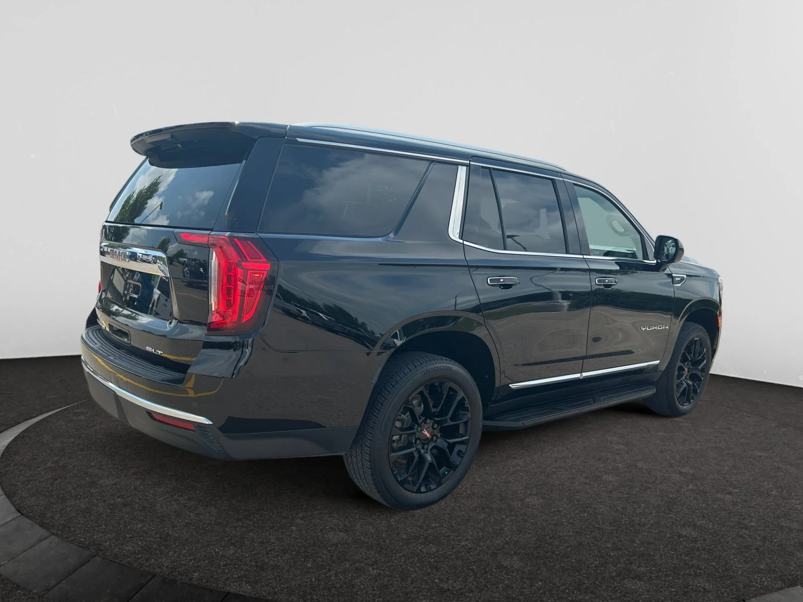Used 2023 Black GMC SLT 4WD Leather Sunroof 5.3L image 5