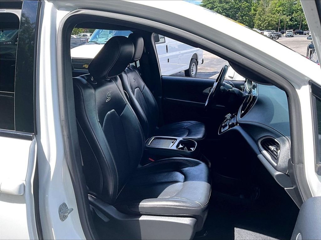 Used 2021 White Chrysler Touring L image 11