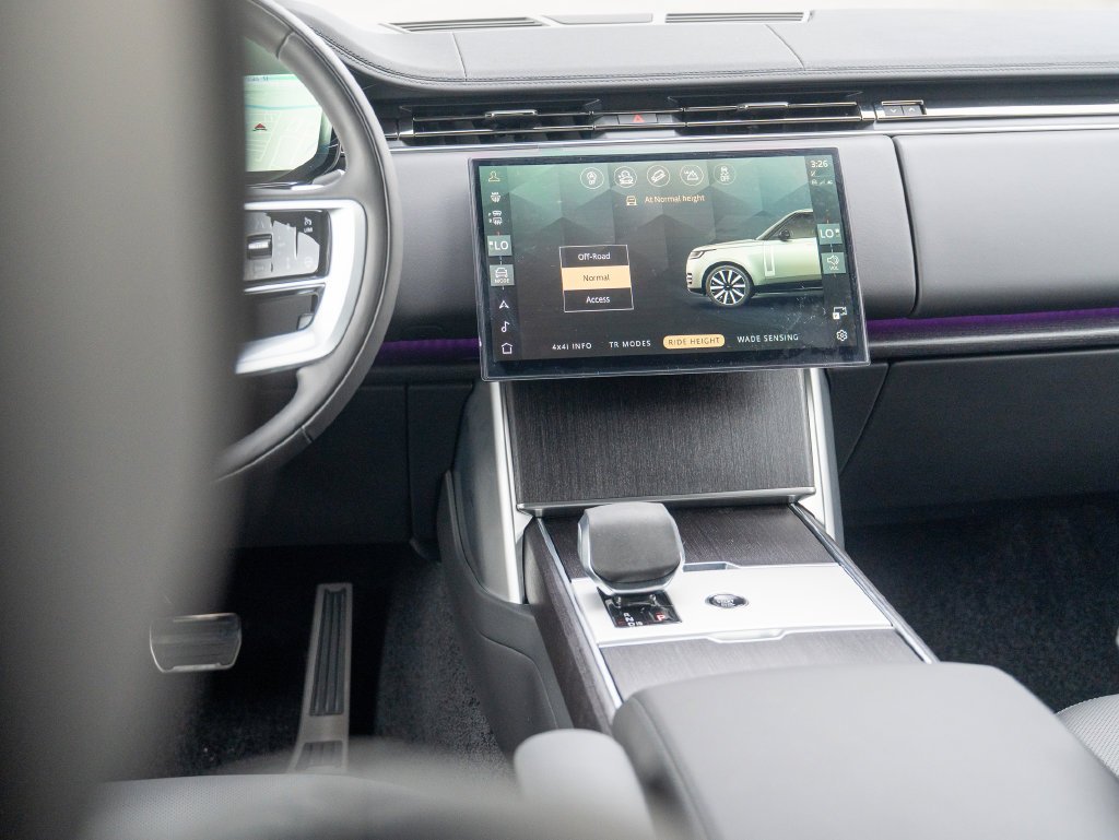 New 2026 Carpathian Grey Land Rover SE image 19