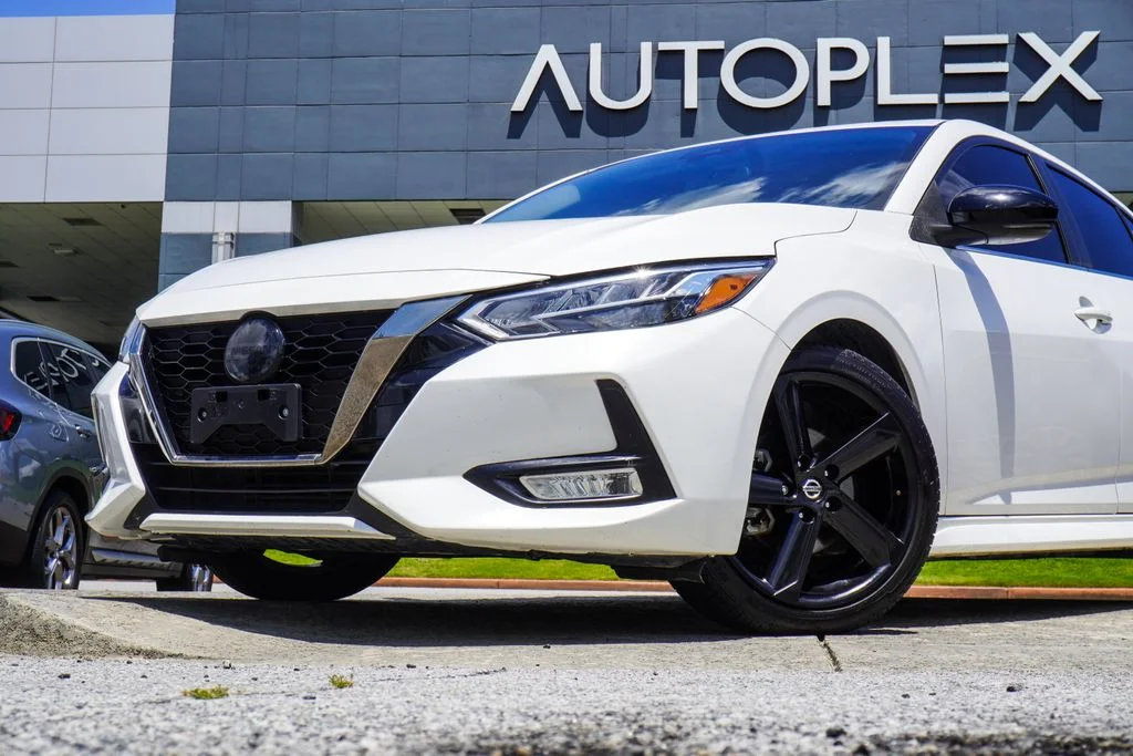 Used 2022 White Nissan SR image 2