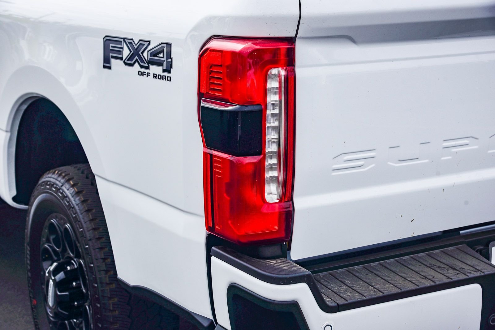 New 2026 Oxford White Ford F-250® XLT image 7