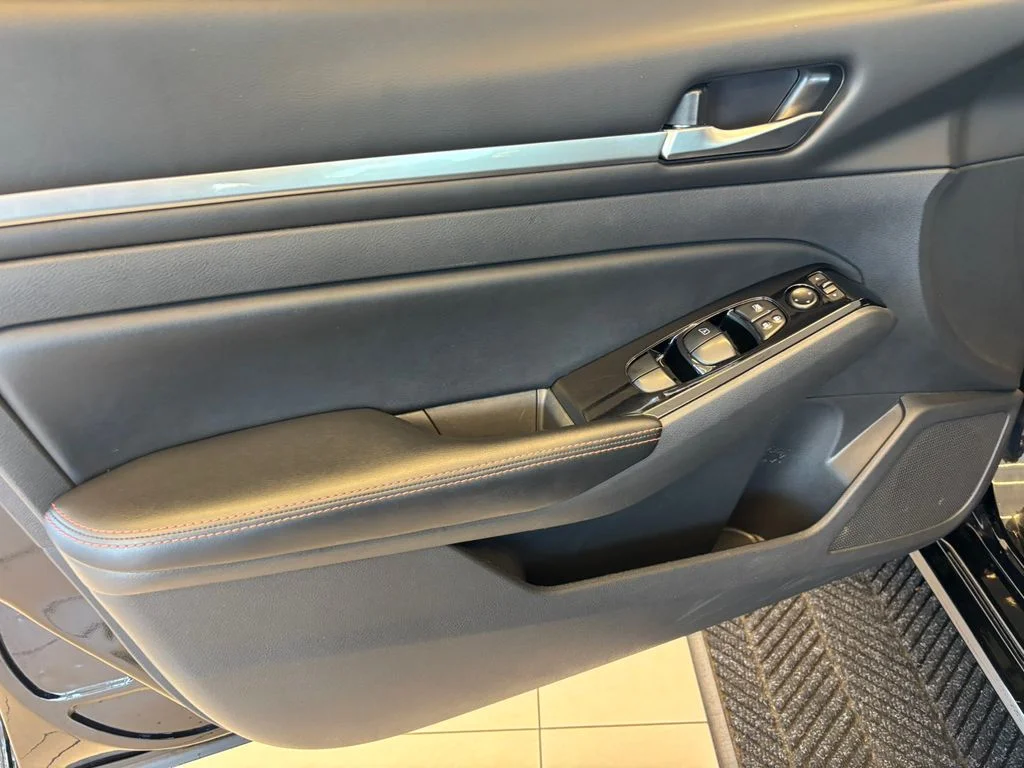 Used 2024 Black Nissan 2.5 SR image 13