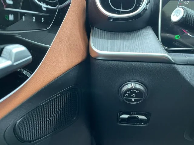 New 2027 White Mercedes-Benz GLC 300 image 37