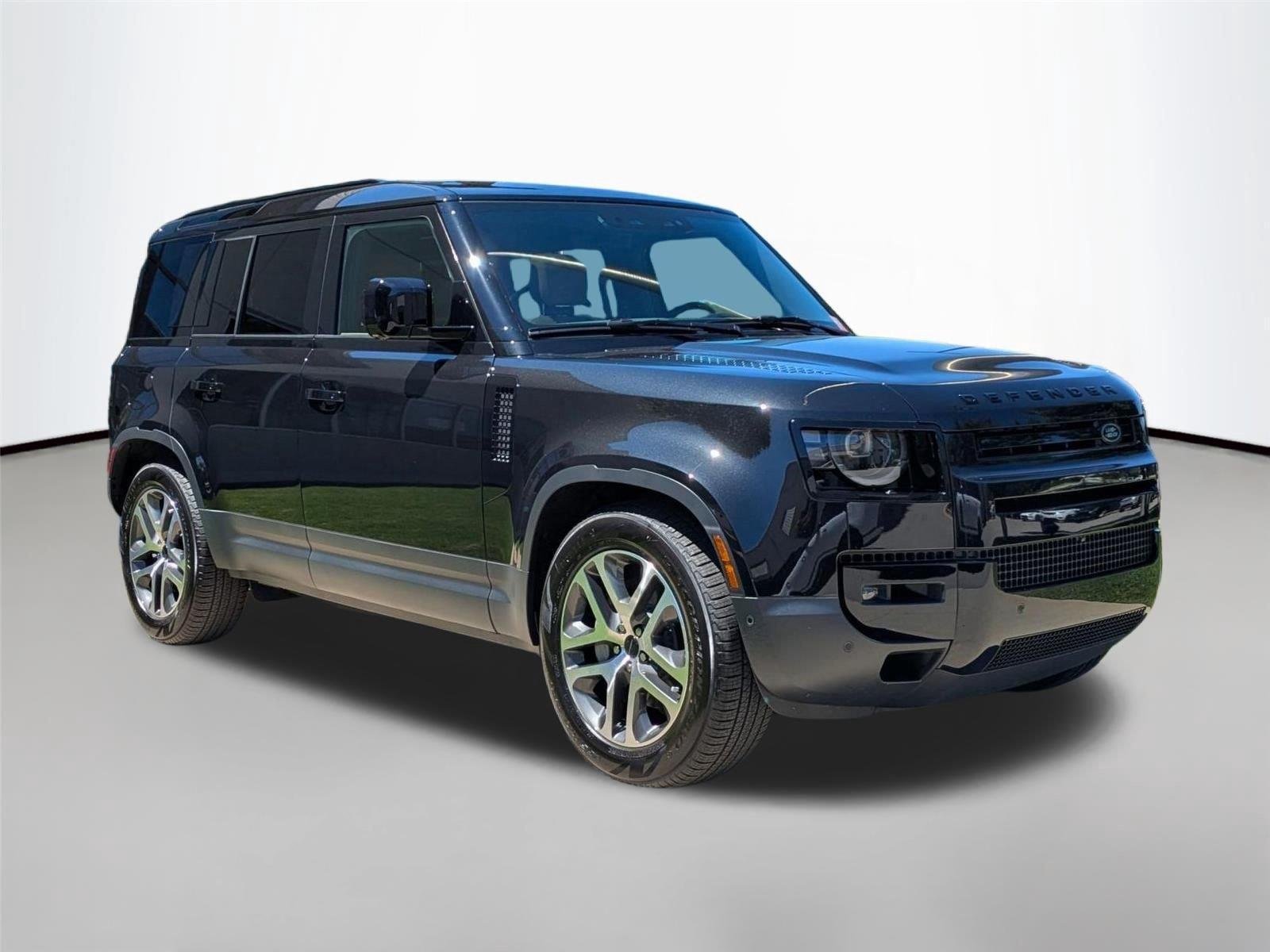 Used 2026 Santorini Black Metallic Land Rover S image 3