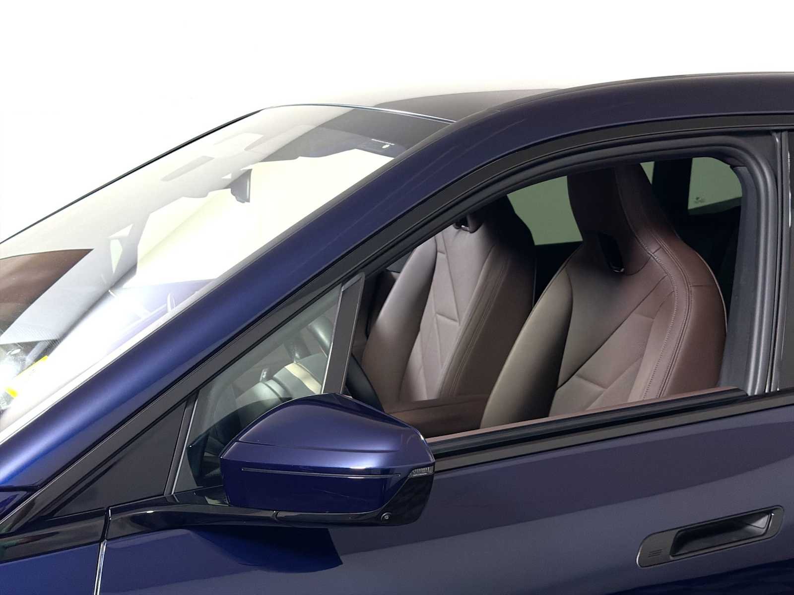 Used 2026 Tanzanite Blue II Metallic BMW xDrive60 image 29