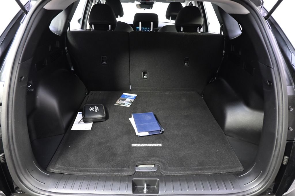Certified Used 2025 Phantom Black Hyundai SE image 14