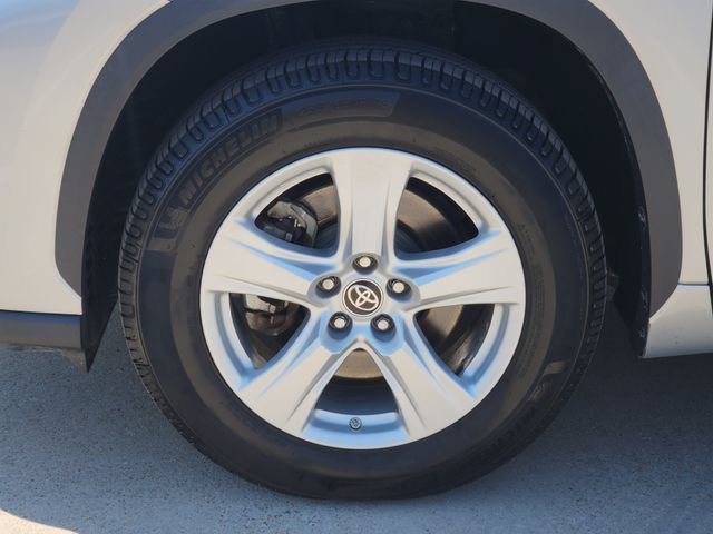 Used 2021 Black Toyota L image 17