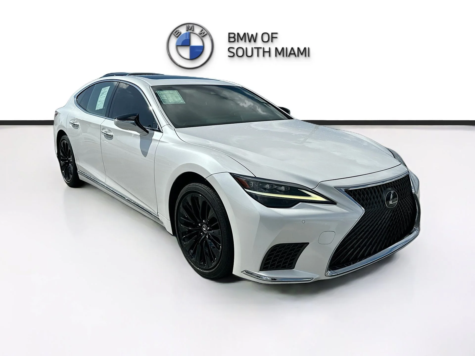 Used 2023 White Lexus 500 Base image 1